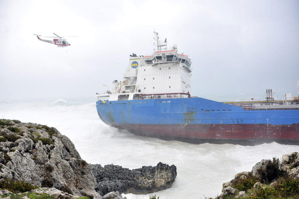 Italy tanker runs aground off Sicily