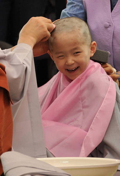 S Korean children experience monks' life