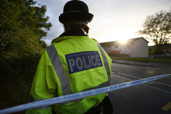 British fugitive shoots dead 2 unarmed policewomen
