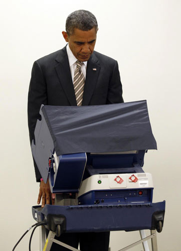Obama votes early in Chicago