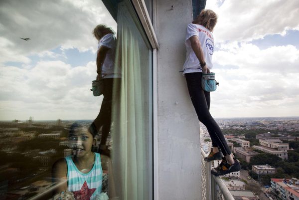 'French Spiderman' climbs landmark Havana hotel