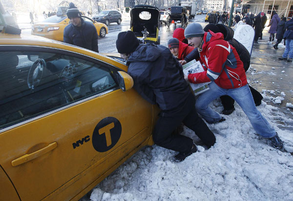 Blizzard hammers NE United States