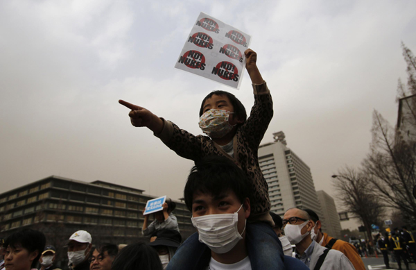 Anti-nuclear protesters march 2 yrs after Fukushima