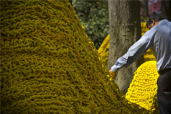 NYC artist creates installation with lobster rope