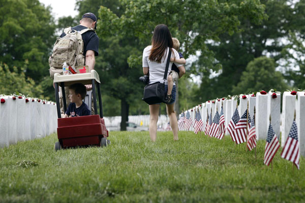 On US Memorial Day, Obama pays tribute to fallen