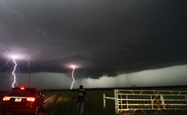 Oklahoma tornadoes kill at least nine