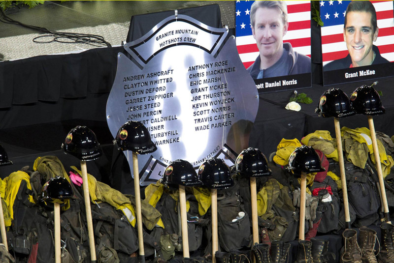 Thousands pay final tribute to US firemen