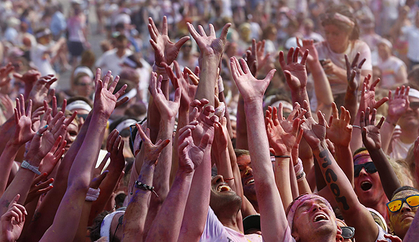 Color Run in London promotes healthy living