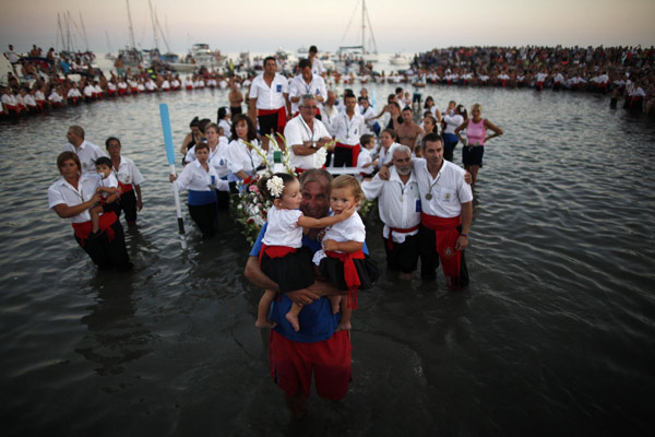 Spain's towns celebrate feast of El Carmen Virgin