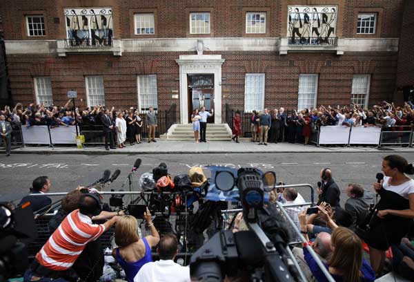 Kate and William show off Britain's new prince