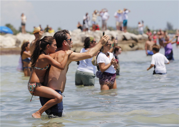 Woman, 64, sets record with Cuba-to-Florida swim