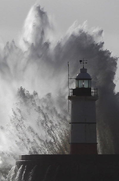 Storm wrecks havoc in S Britain, leaving 4 dead