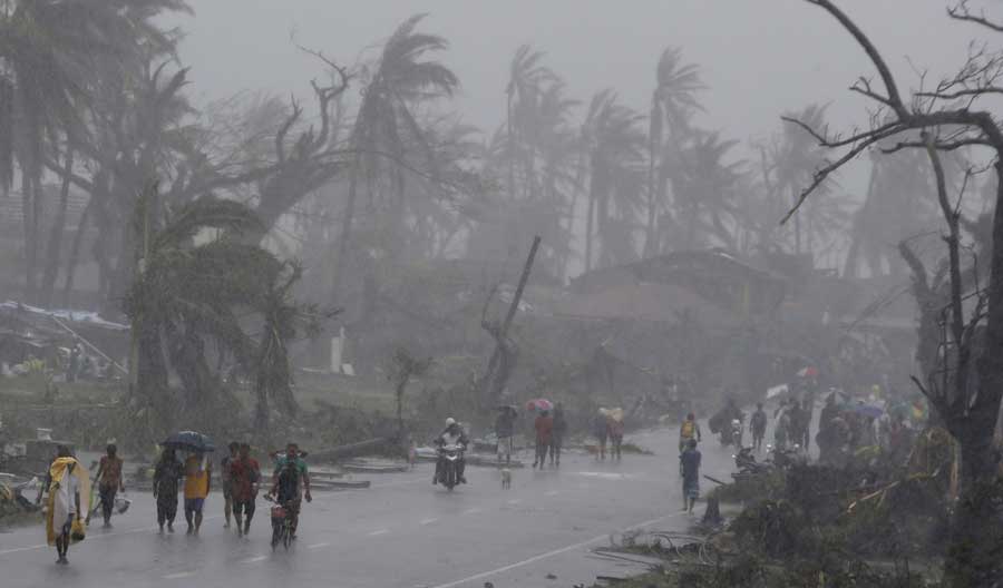 Philippine super typhoon kills at least 10,000