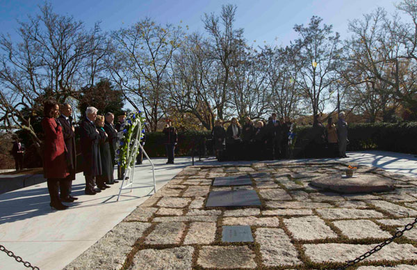 Obama, Clintons honor Kennedy's assassination