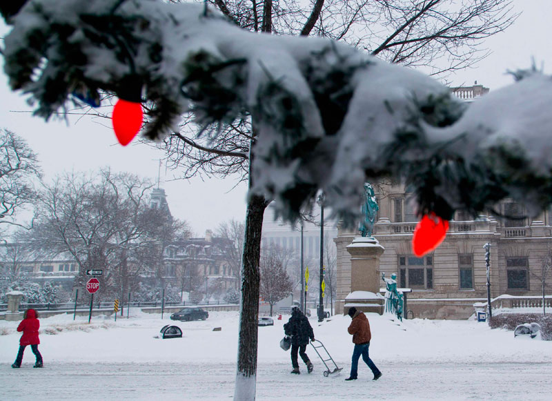 Winter storm moves across the midwest in US