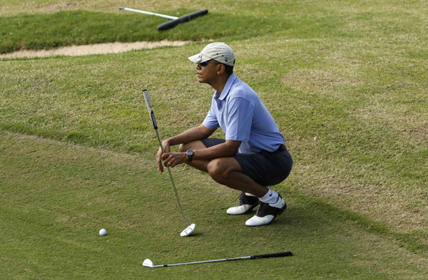 Obama plays golf in Hawaii