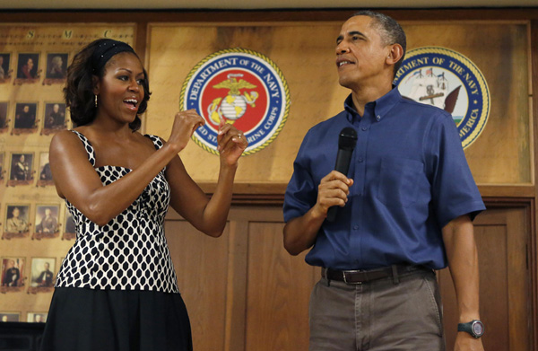 Obama thanks troops for service on Christmas visit to base