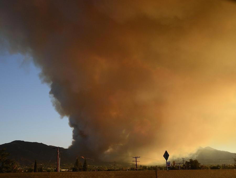 Wildfire out of control in Los Angeles, US