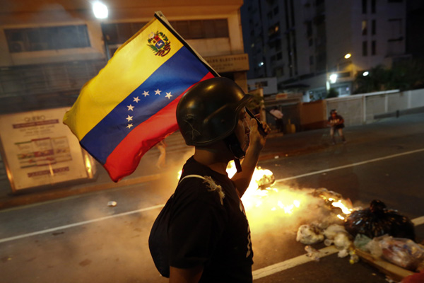 Venezuelan anti-govt protest turns violent