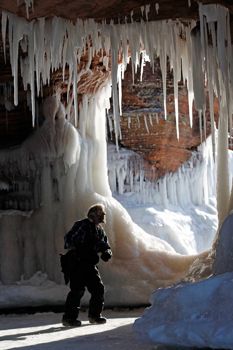 World's largest freshwater lake frozen