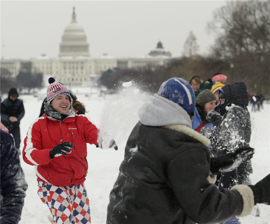 Powerful storm lashes eastern US with snow, arctic cold