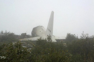 Nose gear on plane collapses at Philly airport