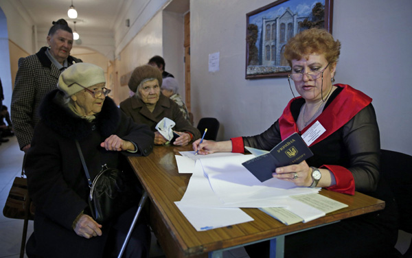 Ukraine's Crimea kicks off referendum to determine future status