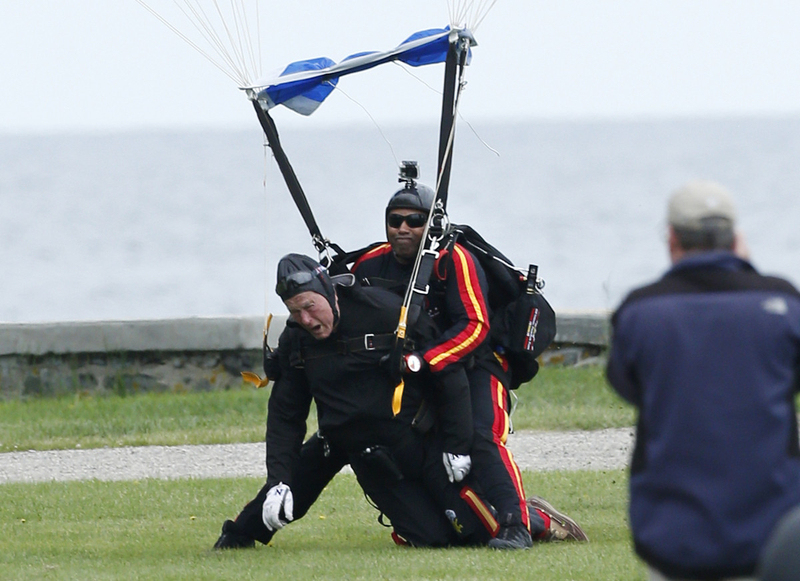 Bush senior marks 90th birthday with a skydive