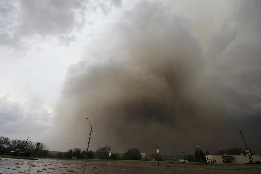Tornadoes sweep through Nebraska, 1 dead