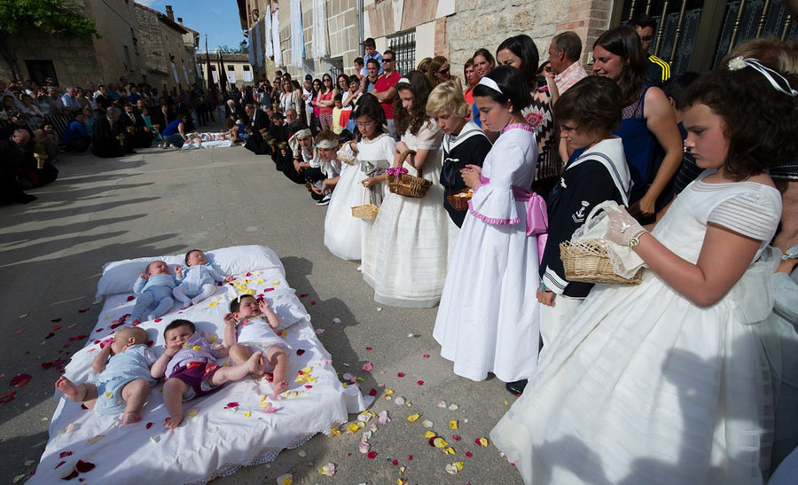 'Baby jumping' festival in Spain