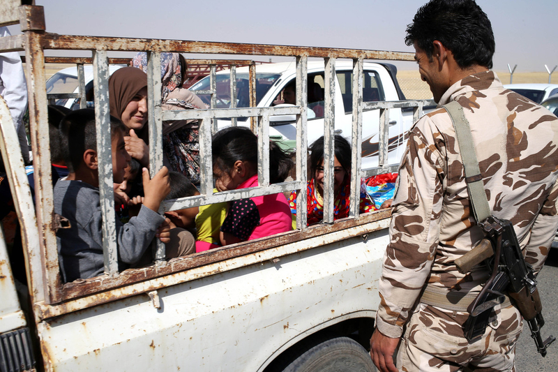 Northern Iraqis flee their home, avoiding Sunni millitans