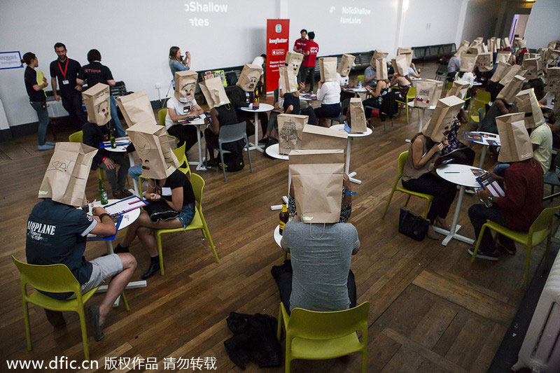 London lonelyhearts look for love in a bag