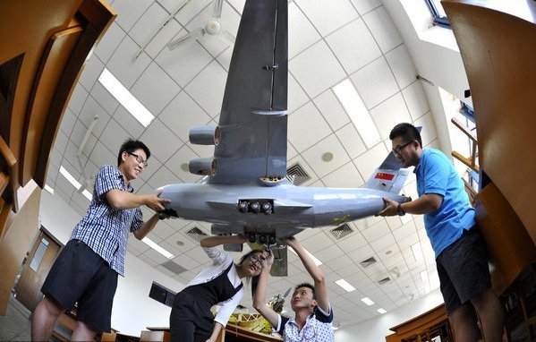 Aeromodelling enthusiasts spend summer at school