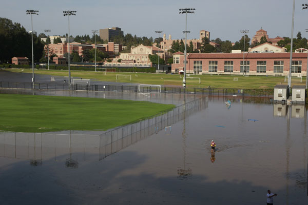 Broken water main floods UCLA