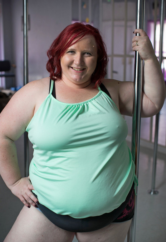 252 pounds dancer swings with flexibility