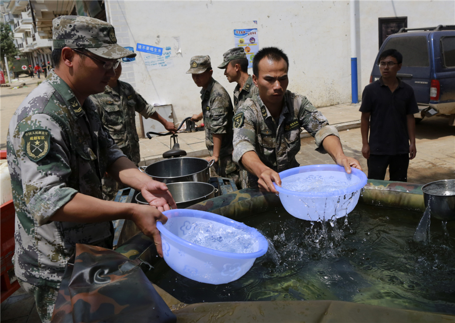 Daily life in quake zone shows few signs of normality