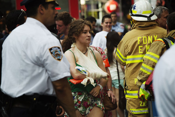 14 hurt in NYC Times Square bus crash