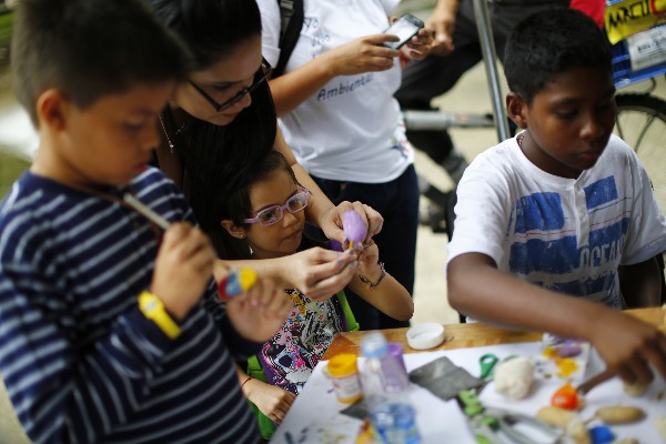 Venezuelans fashion toys to welcome Gaza's children