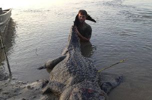 Residents caught giant alligator in Alabama