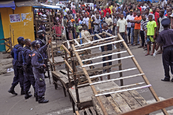 Liberia police fire on protesters in Ebola quarantine