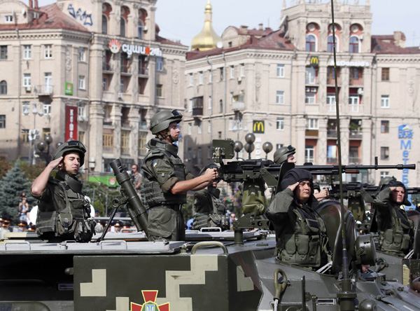 Ukraine marks national day, militants parade captives