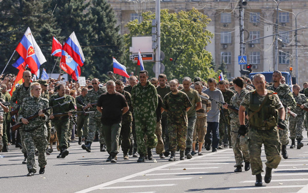 Ukraine marks national day, militants parade captives