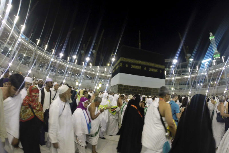 Muslims gather for annual hajj pilgrimage in Mecca