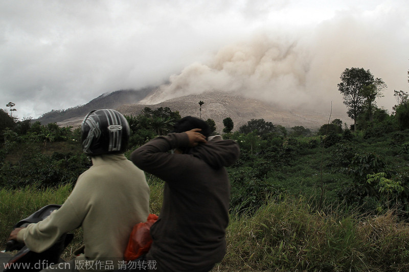 Mt Sinabung erupts again in Indonesia