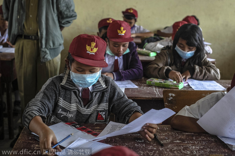 Mt Sinabung erupts again in Indonesia