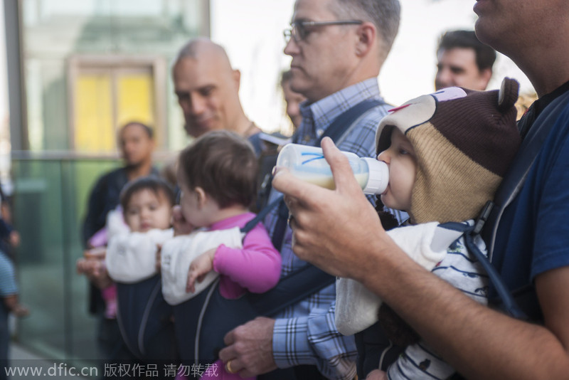 Dads Group celebrates International Babywearing Week