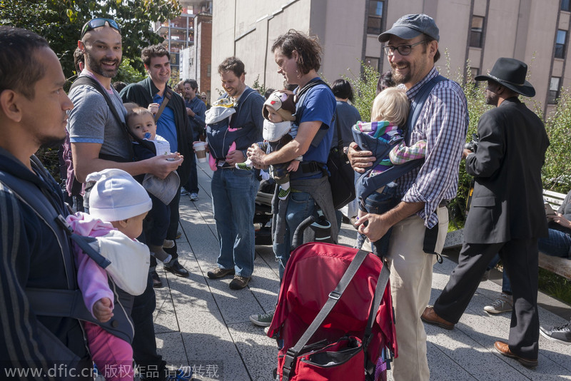 Dads Group celebrates International Babywearing Week