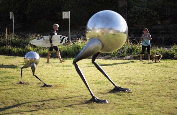 'Sculpture by the Sea' exhibition in Sydney attracts visitors