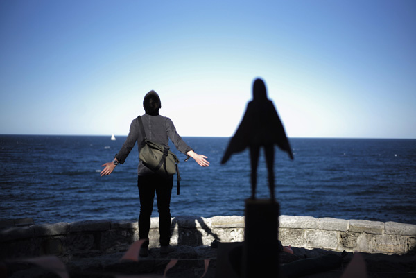 'Sculpture by the Sea' exhibition in Sydney attracts visitors