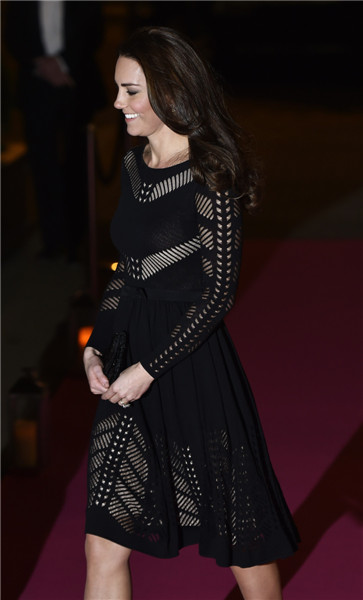 Pregnant Kate stuns in knit dress at charity gala